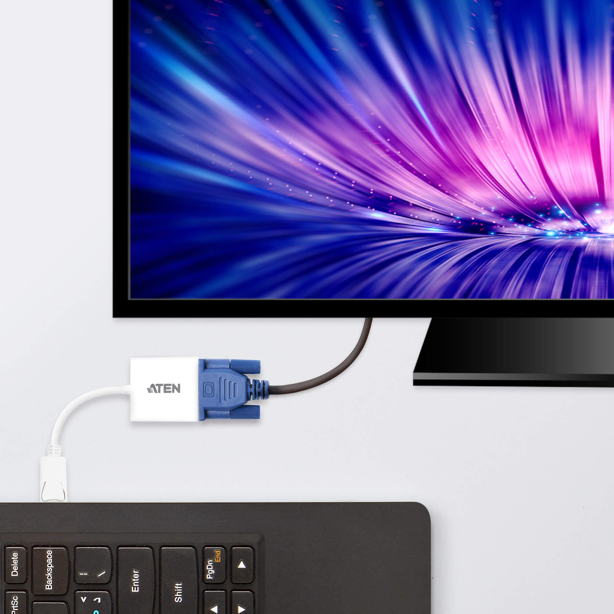 DisplayPort to VGA Adapter — view 2